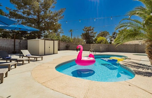 Las Vegas House | Beautiful 4 Bedroom 8 min to strip! GAMES & POOL!