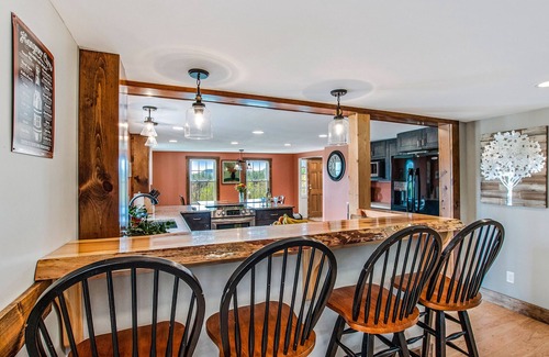 Newbury Other | Beautiful 4 bedroom-sleeps 9 Close to Mountains,Lakes -5 mi to Sunapee w/view