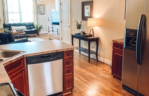 Hoover House | Beautiful 4 Bedroom Townhome close to Hoover Met, RTJ, Shopping and Dining.