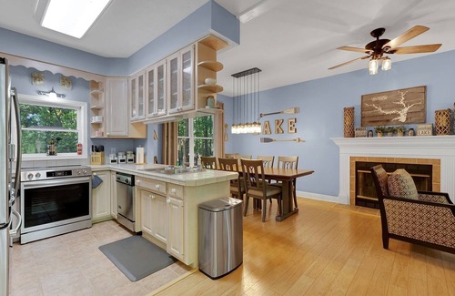 Westminster House | Beautiful 4 bedroom home on Lake Hartwell