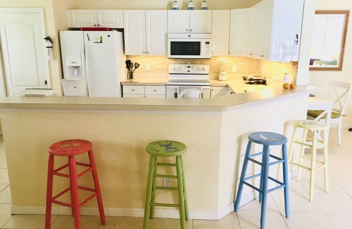 Central Naples House | BEAUTIFUL 4 BR Briarwood villa with spacious pool area- VACATION STARTS HERE!