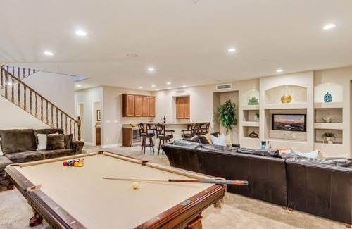 Estrella Mountain Ranch House | Beautiful 4 plus Bedroom Estrella Home on the Golf Course