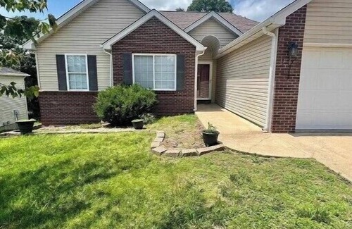 Waynesville House | beautiful 4b/3b house at "Fort Leonard Wood"