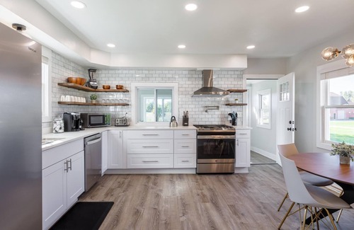 Salem House | Beautiful 4BR/3BA Farmhouse Escape W/Jacuzzi!