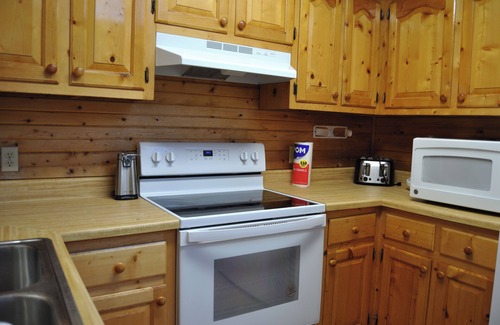 Byrdstown Cabin | Beautiful 5 Bed Chalet w/Hot Tub, Lakefront on Dale Hollow! #14