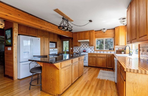 Kettle Falls House | Beautiful 5-bedroom log home with spacious rooms and rustic charm.