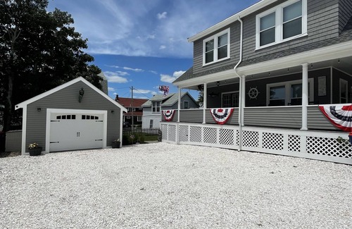 Buzzards Bay Cottage | Beautiful 5 bedroom 2 bath Nostalgic Cape House, 30 seconds to your own beach.