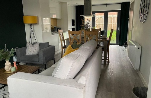 Failsworth House | Beautiful 5 Bedroom Home in Manchester Sleeps 9