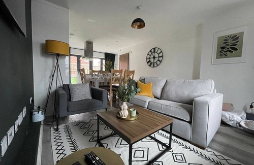 Failsworth House | Beautiful 5 Bedroom Home in Manchester Sleeps 9