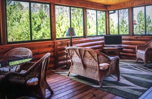 Eagle River Cabin | Beautiful 5 Bedroom 3 Bath Log Cabin, Sleeps 14 Near Eagle River& St.Germain Wi.