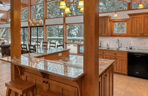 New Meadows Apartment | Beautiful 5 Bedroom 4 Bath Home with Hot Tub