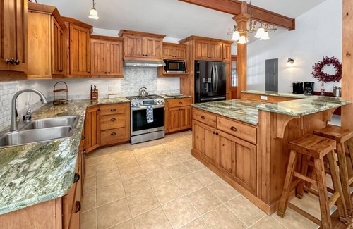 New Meadows Apartment | Beautiful 5 Bedroom 4 Bath Home with Hot Tub