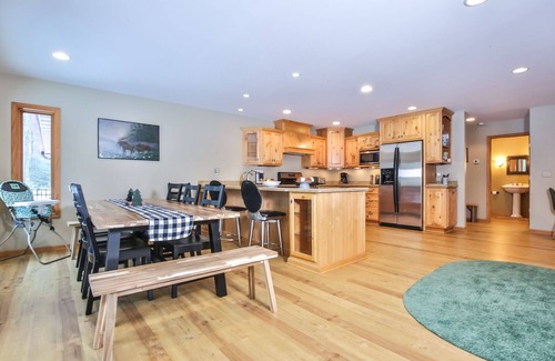 St Germain House | Beautiful 5 bedroom with lake side gazebo and hot tub!