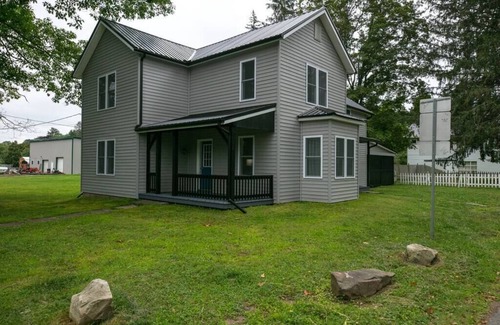 Gaines House | Beautiful 5 BR located next to Pine Creek!