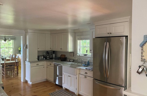 Charlotte House | Beautiful 6-bedroom lake front summer house in charming Charlotte