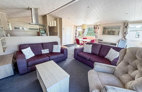 Great Yarmouth Cabin | Beautiful 6 berth lodge with disabled access at Cherry Tree ref 70829C