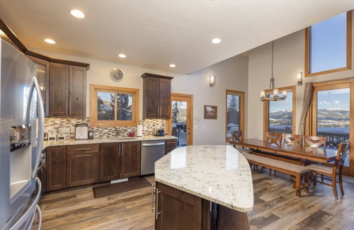 Wildernest House | Beautiful 7 BEDROOM, 3 gathering areas, pool table, hot tub, and huge deck with 360-degree views!