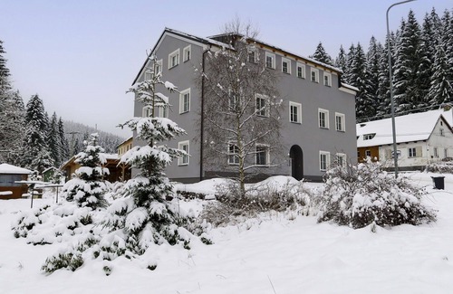Korenov Apartment | Beautiful apartment for 5 guests with WIFI, TV and parking