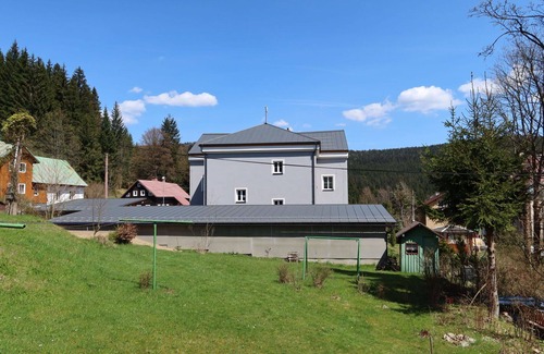 Korenov Apartment | Beautiful apartment for 5 guests with WIFI, TV and parking