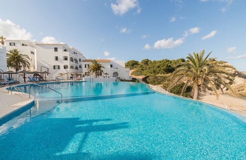 Arenal d'en Castell Apartment | Beautiful Apartment with Wi-Fi, Pool, Terrace and Sea View