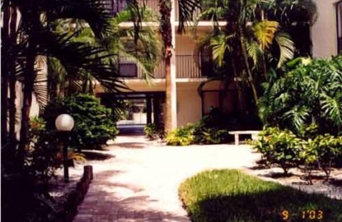Siesta Key Condo | Beautiful, Affordable, Close to famous Siesta Beach.