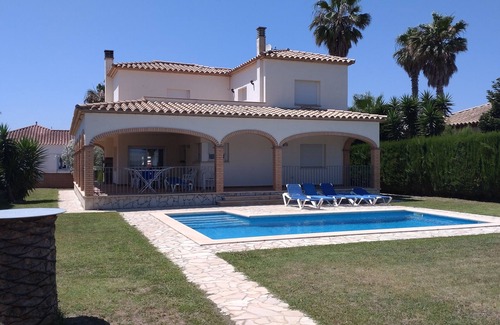 Sant Pere Pescador Villa | beautiful and comfortable villa with private pool on the costa brava