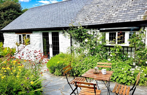 Rowen Cottage | Beautiful Ancient Stone Cottage, Local Walks & Pub!