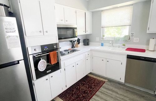 Mount Lookout Apartment | Beautiful and cozy loft in Mt Lookout!