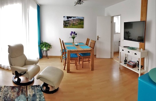 Bad Kreuznach Apartment | Beautiful and quiet 2-room feel-good apartment - balcony, WLAN, TV, spa area