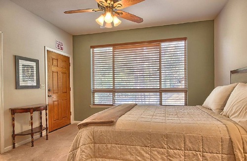 Mariposa House | Beautiful and Spacious Country Home w/Hot Tub Located in the Gateway to Yosemite