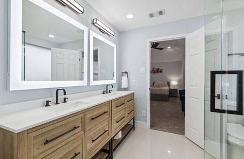Roanoke House | Beautiful and Spacious home sleeps 24