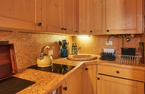 Caprino Veronese House | Beautiful apartment in villa for 2 people with WIFI, TV and terrace