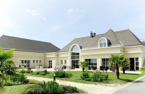 Azay-le-Rideau House | Beautiful apartment in villa for 6 people with WIFI, pool, TV, terrace and pets allowed