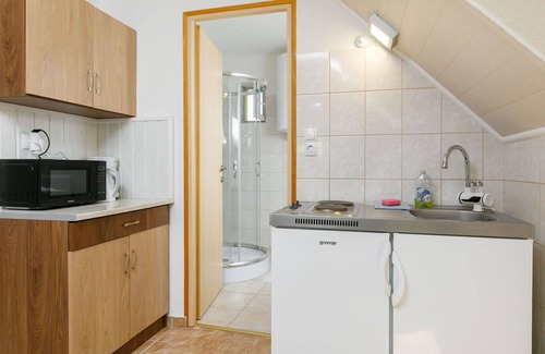 Velence Apartment | Beautiful apartment for 4 guests with WIFI, A/C, TV, terrace and parking