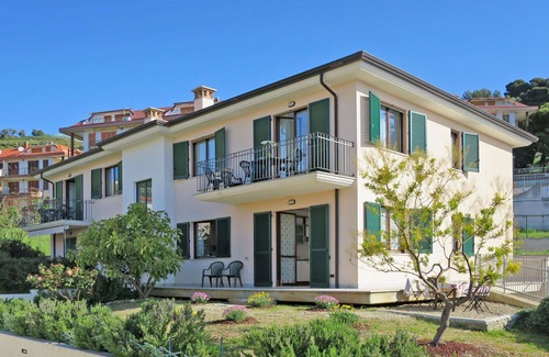Cipressa Apartment | Beautiful apartment for 6 people with WIFI, TV, balcony and pets allowed
