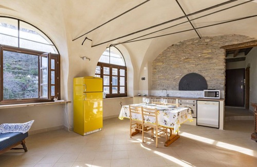 Novelli Apartment | Beautiful apartment for 6 people with WIFI, pool, TV, terrace, pets allowed and panoramic view
