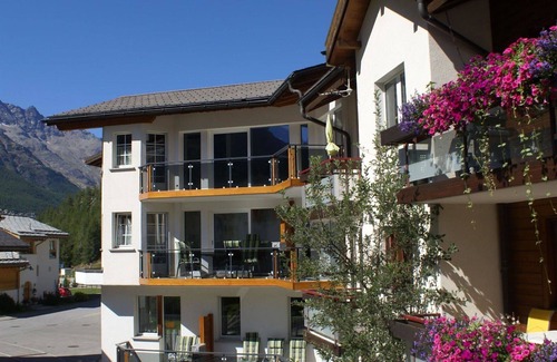 Saas Almagell Apartment | Beautiful apartment for 6 people with hot tub, WIFI, TV and balcony
