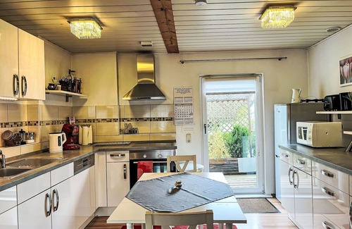 Quiddelbach Apartment | Beautiful apartment for 7 people with WIFI, TV and balcony