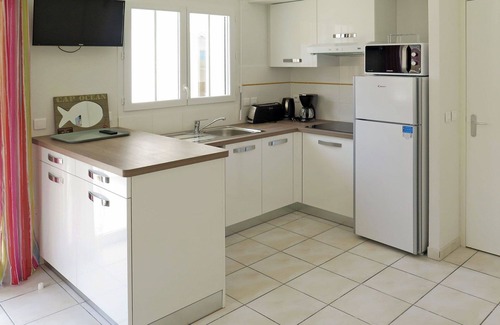 Biscarrosse Plage Apartment | Beautiful apartment for 8 people with WIFI, pool, TV, terrace and pets allowed