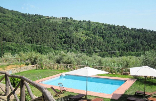 Pian di Sco House | Beautiful apartment in villa for 4 people with pool, WIFI, TV and terrace