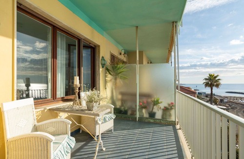 Riva Ligure Apartment | Beautiful apartment for 4 people with WIFI, TV and balcony