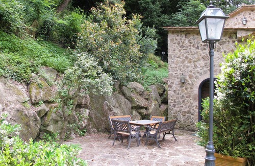 Roccastrada Villa | Beautiful apartment in villa for 4 guests with WIFI, pool, TV, patio and pets allowed