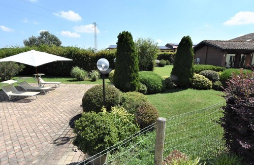 Ariano nel Polesine House | Beautiful apartment in villa for 4 guests with WIFI, A/C, pool, TV and patio