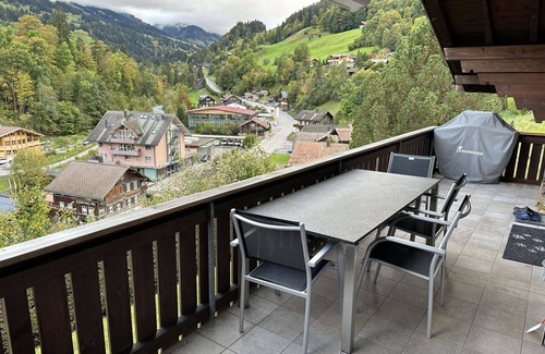 Zweisimmen Apartment | Beautiful apartment for 7 people with WIFI, balcony and parking
