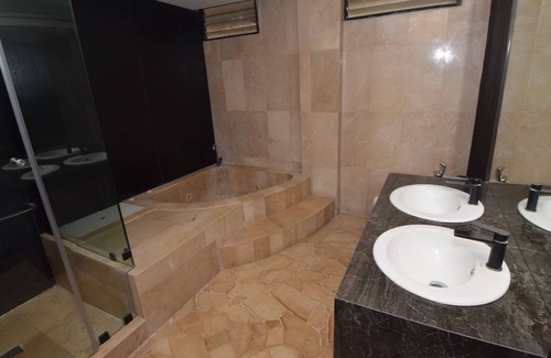 Urdesa Apartment | Beautiful Apartment in Kennedy Norte + 2 Parking + Jacuzzi