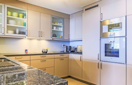 Montreux Apartment | Beautiful apartment for 8 people with WIFI, A/C, pool, TV, balcony and panoramic view