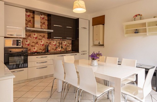 Castello Apartment | Beautiful apartment for 8 guests with WIFI, TV, balcony and pets allowed