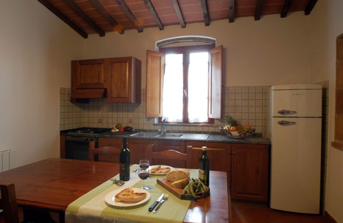 Montaione Apartment | Beautiful apartment for 8 people with WIFI, pool, A/C, TV and pets allowed, close to San Gimignano