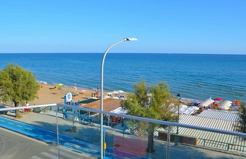 Terracina Apartment | Beautiful apartment for 8 people with WIFI, pool, A/C, TV, balcony and pets allowed