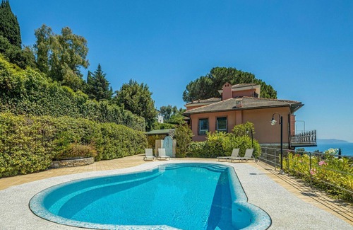 Rapallo Apartment | Beautiful apartment for 4 guests with pool, A/C, TV and patio